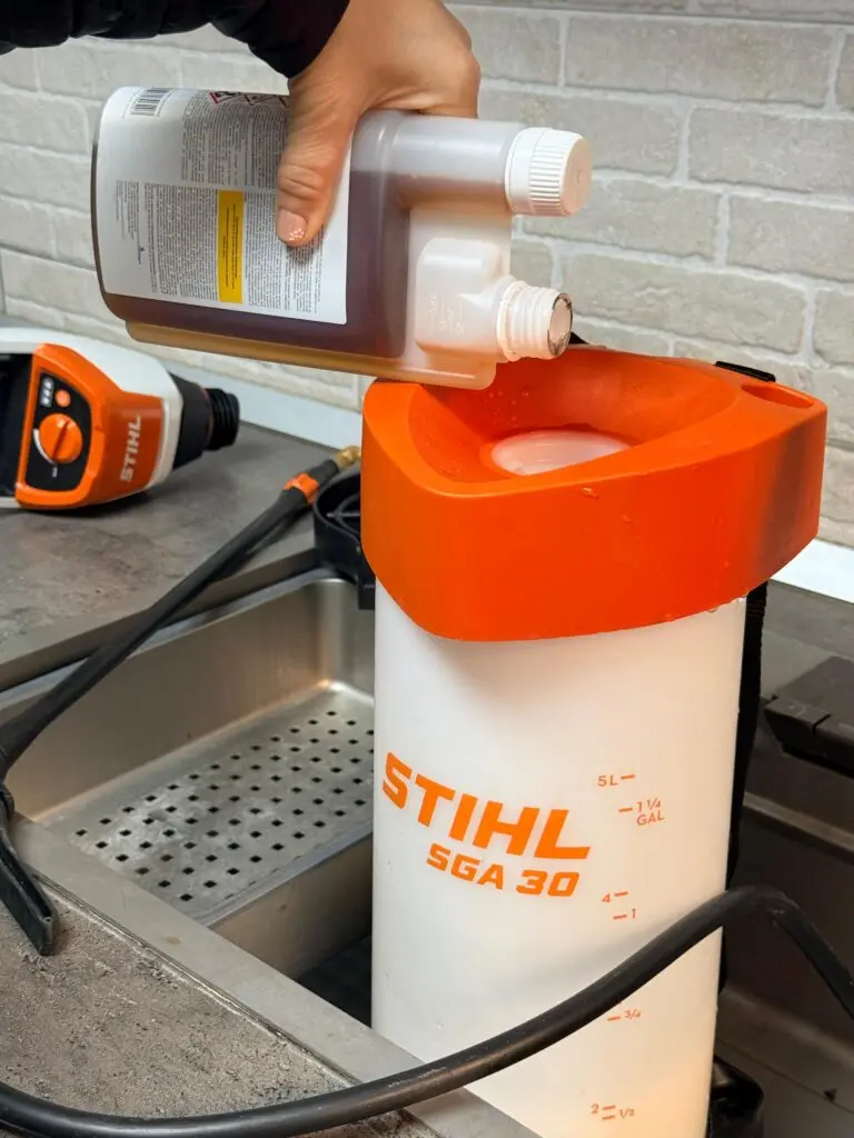 Preparación del equipo de tratamiento contra cucarachas